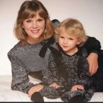 Taylor swift and mother 