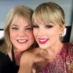 Taylor swift with her mon ♥️