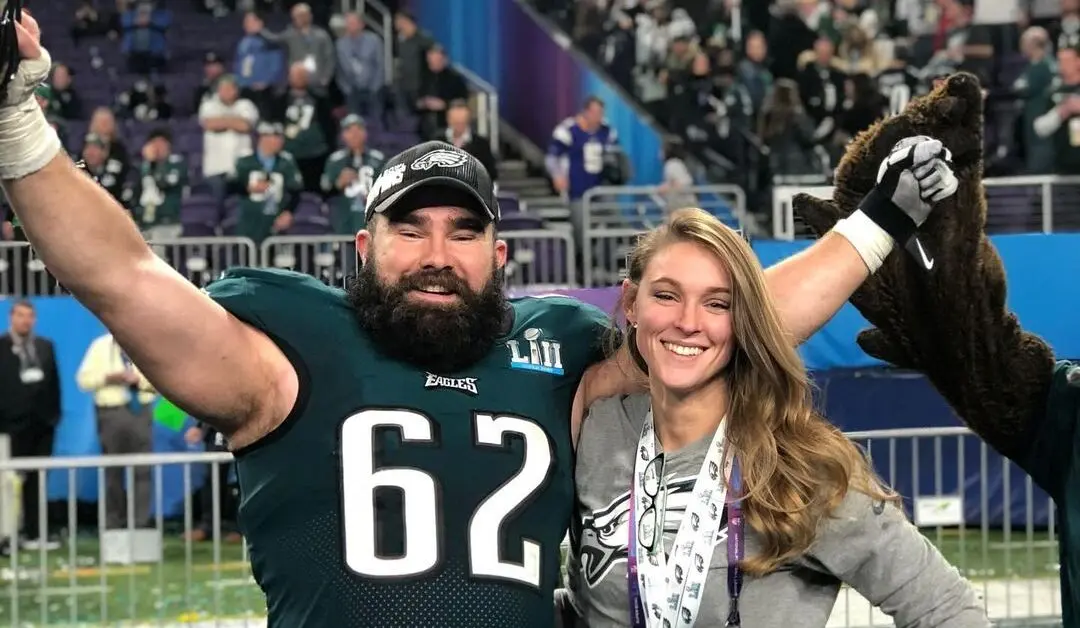 Mayor Offers to Buy Jason and Kylie Kelce Dinner After Tense Fan Interaction